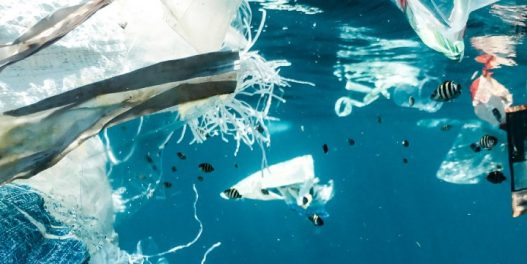 Čak dve trećine plastičnog otpada u okeanima je skriveno od naših očiju. Ono što vidimo je samo vrh ledenog brega