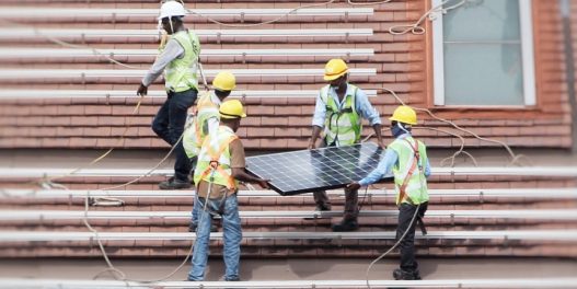 Kako prva solarna mikromreža u Portoriku unapređuje otpornost jednog gradića na uragane?
