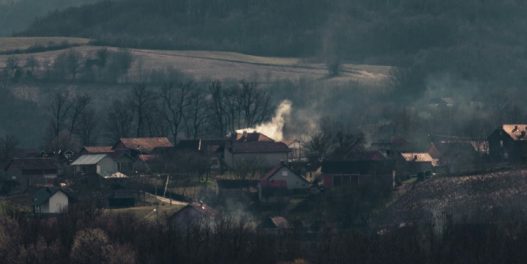 Zašto je novi izveštaj Koalicije 27 o zaštiti životne sredine i klimatskoj akciji u Srbiji naslovljen „Sistemska greška”?