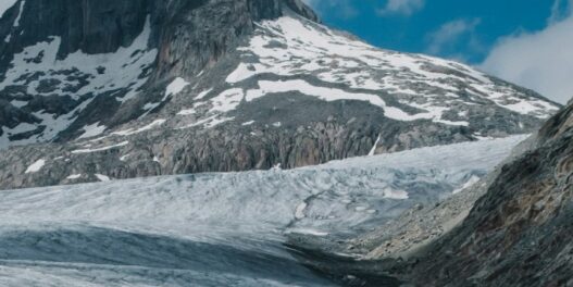 Ovog vrelog leta, sneg na alpskim glečerima u Švajcarskoj otopio se nedeljama ranije: Samo jednom je zabeležen raniji datum